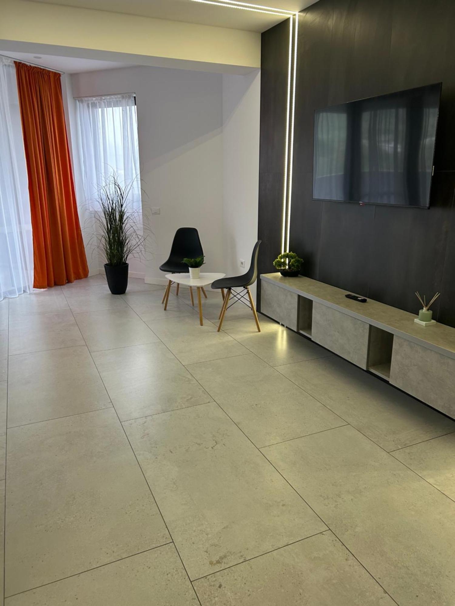 Teo Dem Radulescu -Strand Ramnicu Valcea Ngoại thất bức ảnh